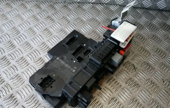 Mercedes-Benz E W212 Fuse module 2129060805 2125453032 5DK01102340