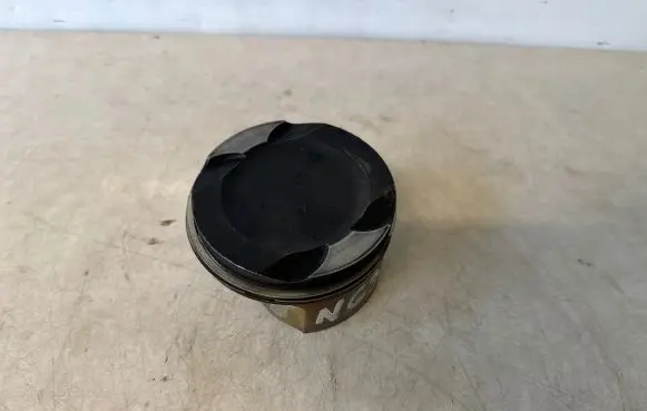 BMW 7 F01 F02 F03 F04 Piston 7613626