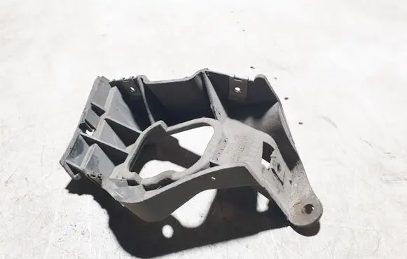 Audi A6 S6 C5 4B Fender mounting bracket 4B0853922B