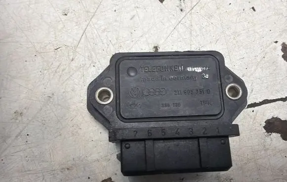 Audi 80 90 B3 Ignition amplifier control unit 211905351D