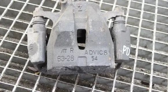 Toyota RAV 4 (XA40) Front brake caliper