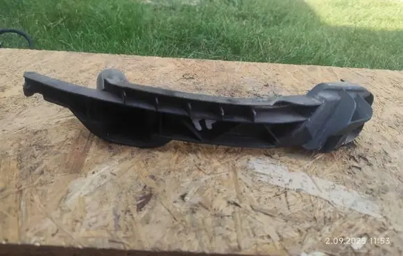 Volkswagen Golf V Front bumper mounting bracket 1K0807890A