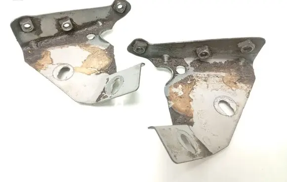 Volkswagen Touareg I Front splash guards bracket 7L6821151B