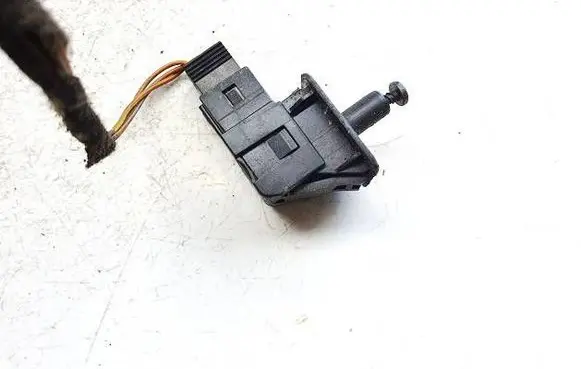 Mercedes-Benz C W202 Brake pedal sensor switch 2028209510 30012301
