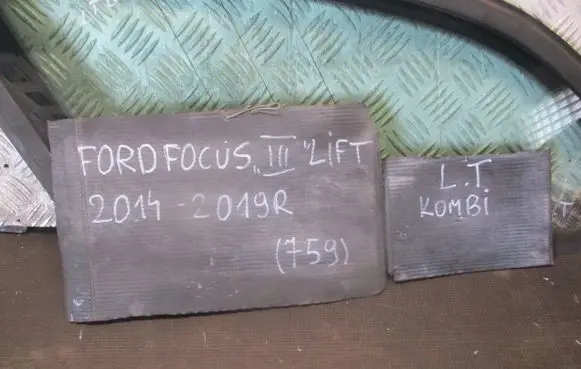 Ford Focus Front triangle window/glass AS2M3240