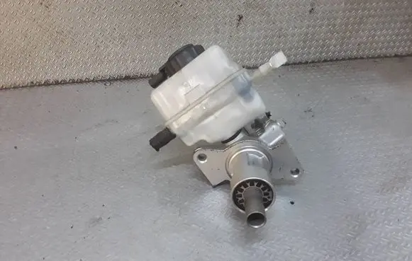 BMW 1 E81 E87 Master brake cylinder 03350886541