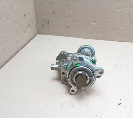 BMW 5 F10 F11 Fuel injection high pressure pump 7613933