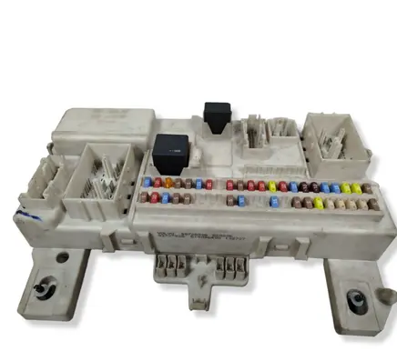 Volvo S40 Fuse module 30728906 519096408 03737930
