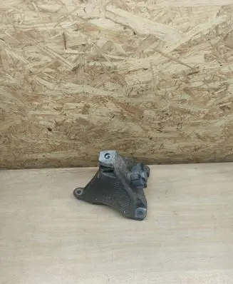 Engine mount bracket