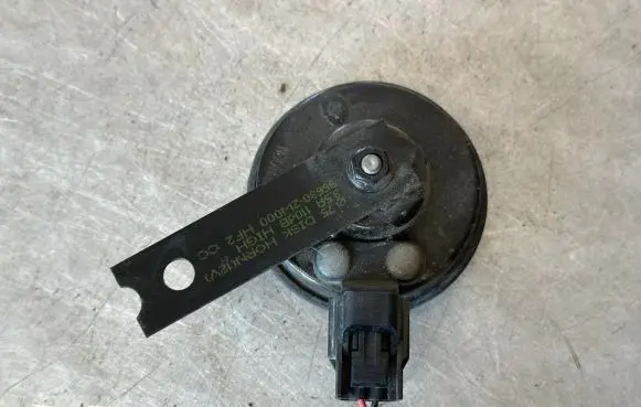Hyundai Santa Fe Horn signal 28R000034