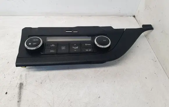 Toyota Auris E180 Climate control unit 75F542