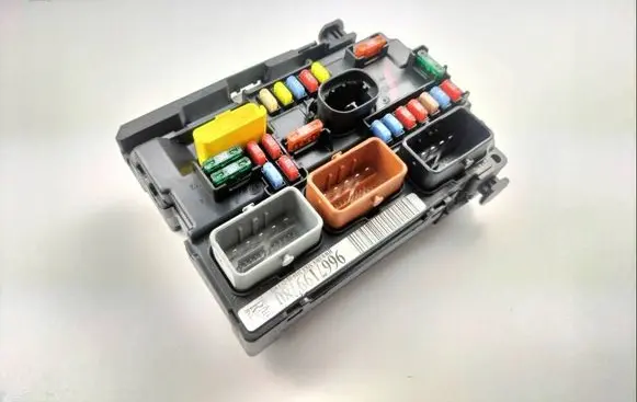 Citroen C3 Fuse module 9667199780