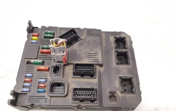 Citroen Berlingo BSM Control unit S118085120E