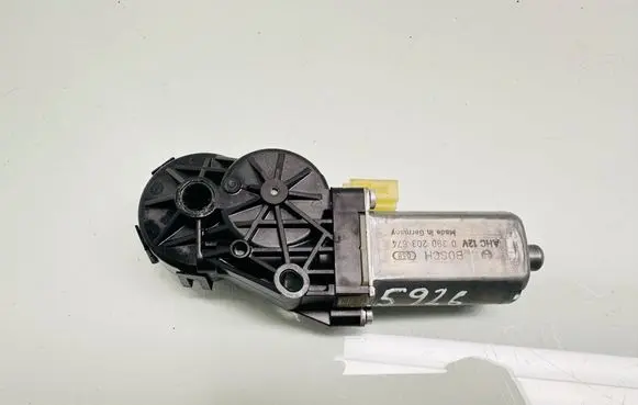 Mercedes-Benz B W246 W242 Seat adjustment motor 0390203674