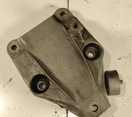 BMW 5 GT F07 Engine mounting bracket 6777623 13992010 CD01524