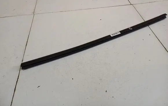Opel Zafira B Front door glass trim molding 