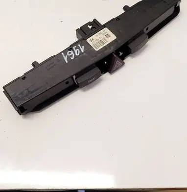 Opel Astra H Hazard light switch 13100107