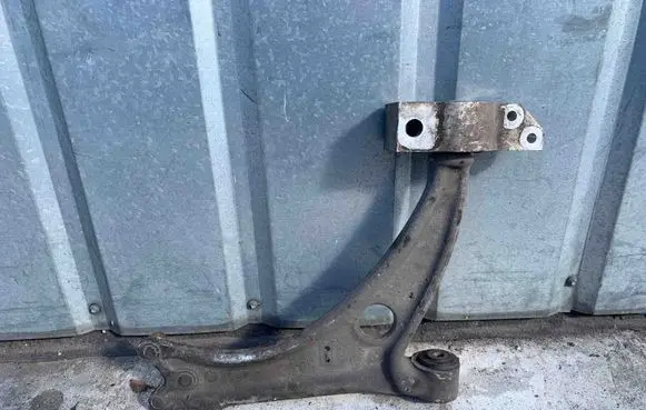 Front lower control arm/wishbone