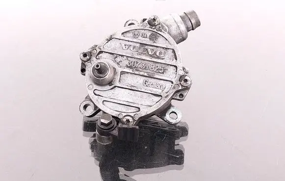 Volvo V70 Vacuum pump 30731825