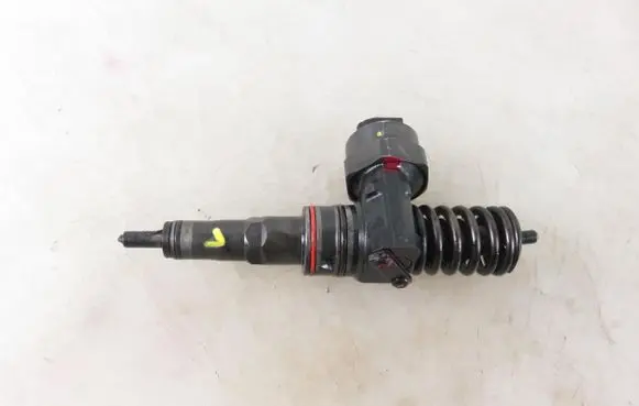 Volkswagen PASSAT B5.5 Fuel injector 0414720028 038130073AA