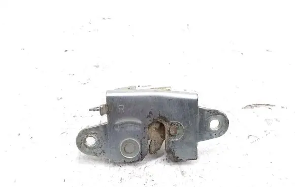 Toyota Hilux (AN10, AN20, AN30) Tailgate lock latch 