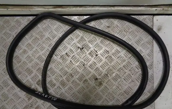 KIA Sorento Front door rubber seal