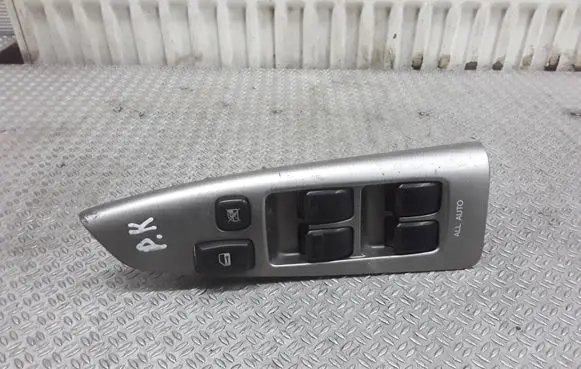 Toyota Corolla Verso E121 Electric window control switch 8404013081
