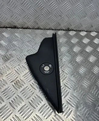 Passenger airbag on/off switch
