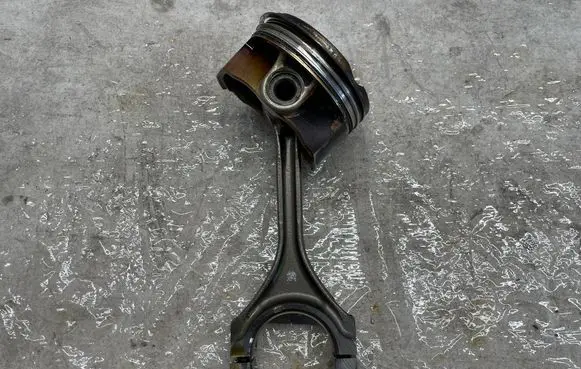 Toyota RAV 4 (XA50) Piston with connecting rod