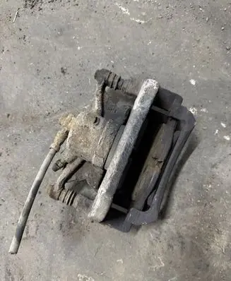 Volkswagen PASSAT B8 Front brake caliper 