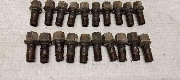 Volkswagen PASSAT B5 Nuts/bolts 