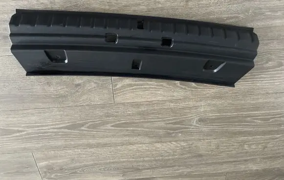 Trunk/boot sill cover protection