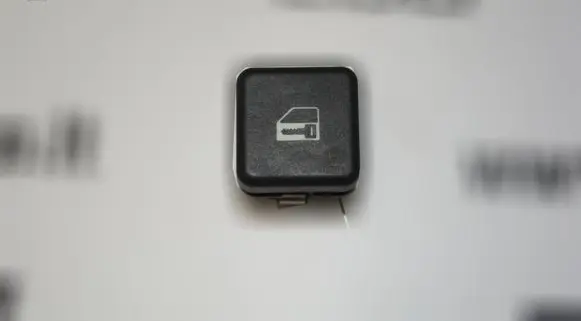 BMW 7 E38 Central locking switch button 8360828