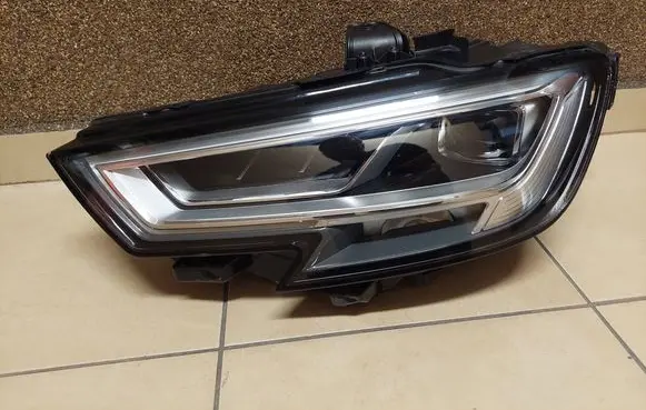Audi A3 S3 8V Headlight/headlamp 8V0941035