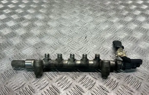 Opel Astra J Fuel main line pipe 55570022