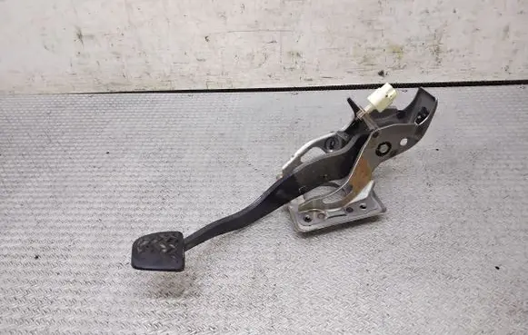 Toyota Avensis T250 Brake pedal 