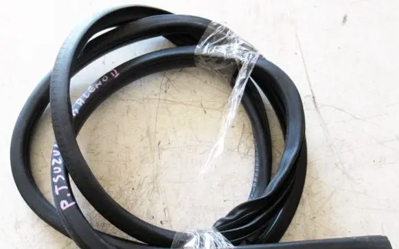 Suzuki Baleno IV Rubber seal rear door 