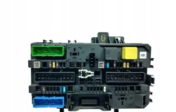 Opel Astra H Fuse module 13206762HK