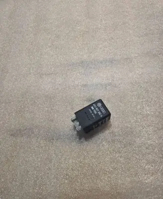 Glow plug pre-heat relay