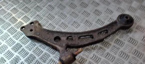 Lexus RX 300 Front lower control arm/wishbone 