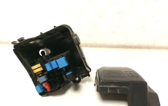 Dacia Duster II Fuse module 243807988R
