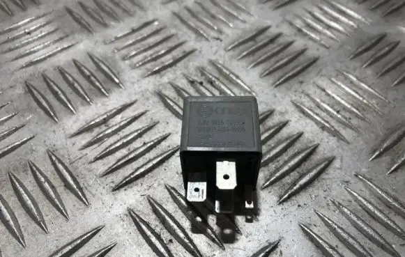 Skoda Octavia Mk1 (1U) Other relay 1j0906381a v23134-b63-x396