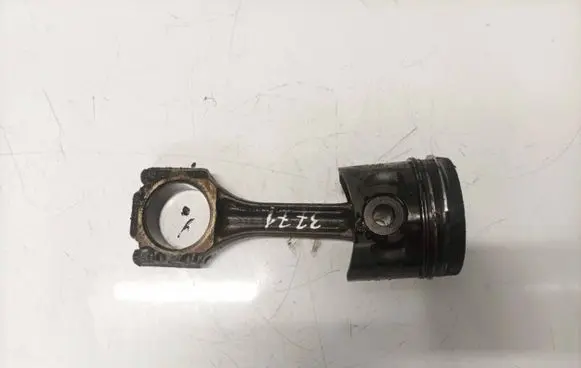 Volkswagen Golf III Piston with connecting rod
