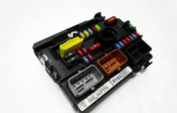Peugeot 207 Fuse module 9664997880