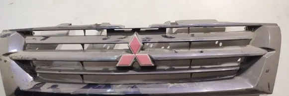 Mitsubishi Pajero Front bumper upper radiator grill