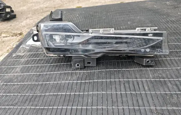 Tesla Model 3 Front fog light 162479800A DC522231B00188