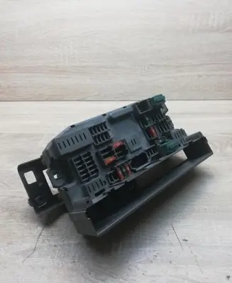 Audi A6 S6 C5 4B Fuse module 300508045336