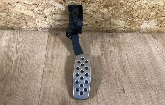Opel Insignia A Accelerator throttle pedal 13237352 6PV00976500 06102008