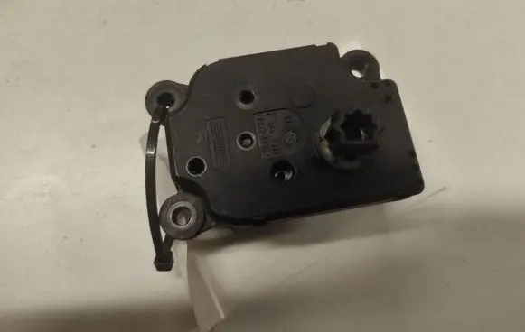 Citroen C5 Air flap motor/actuator 4PUH19E616AB