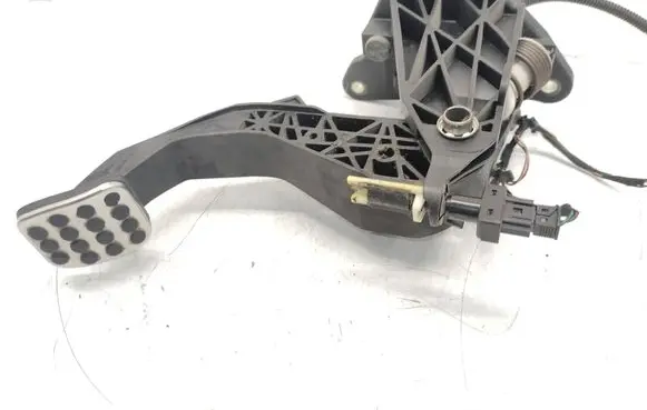 Mercedes-Benz B W246 W242 Clutch pedal A2462900419